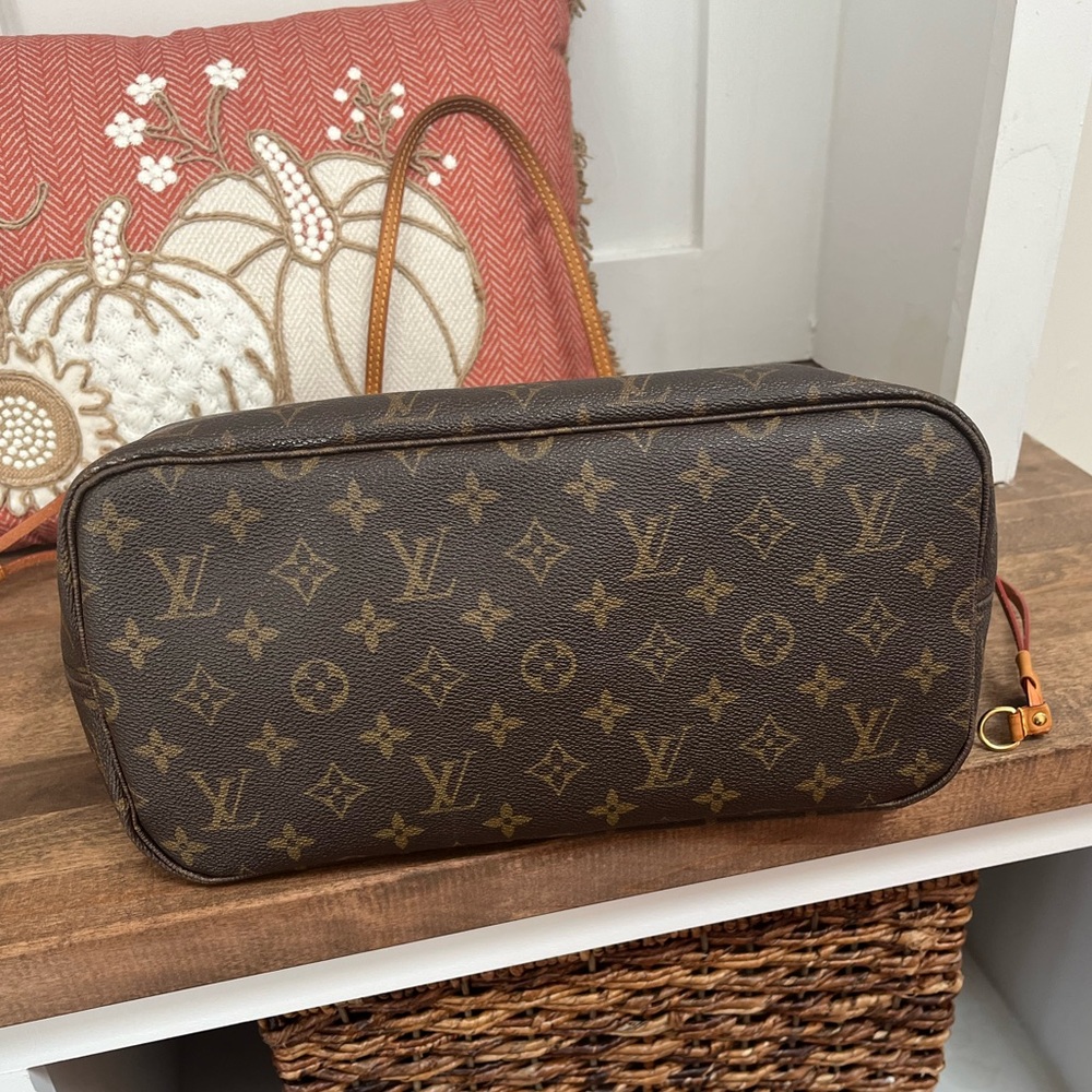 Louis Vuitton Monogram Neverfull MM - Picture 5 of 14